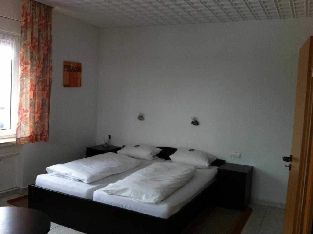 Hotel Goldener Engel Waldbronn Kamer foto